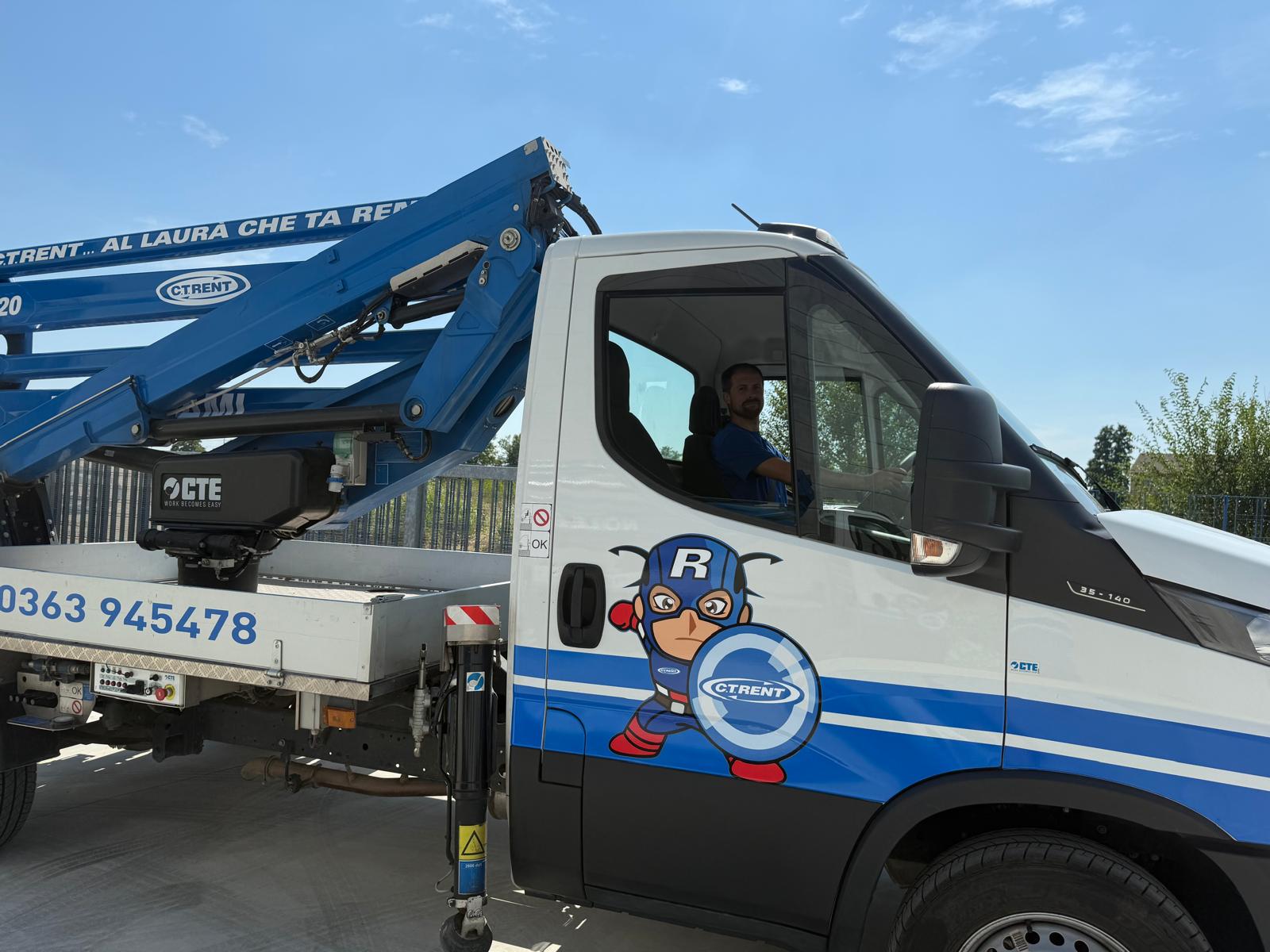 rent Piattaforma autocarrata chiusa